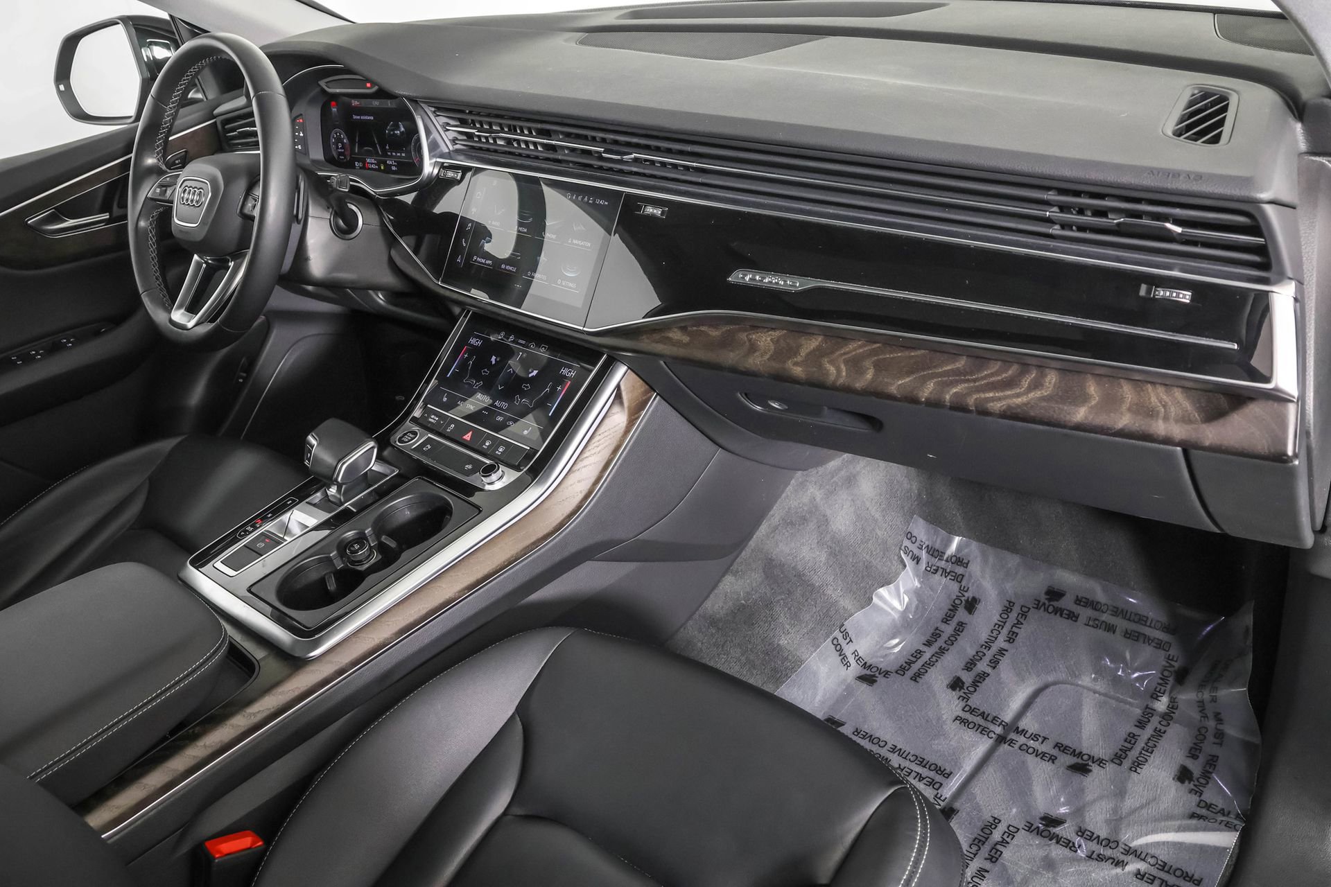 Used 2022 Audi Q8 Premium image 45