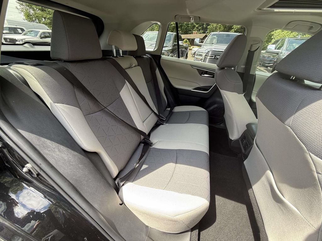 Used 2022 Toyota RAV4 XLE w/ Convenience Package AWD/4WD image 10