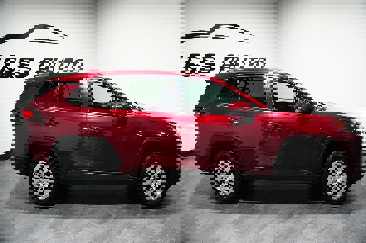 Used 2022 Toyota RAV4 LE image 4
