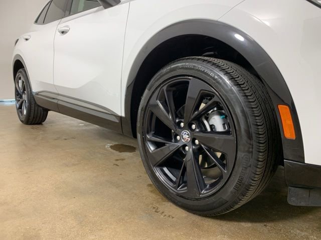 Used 2022 Buick Envision Essence w/ Technology Package I FWD image 6