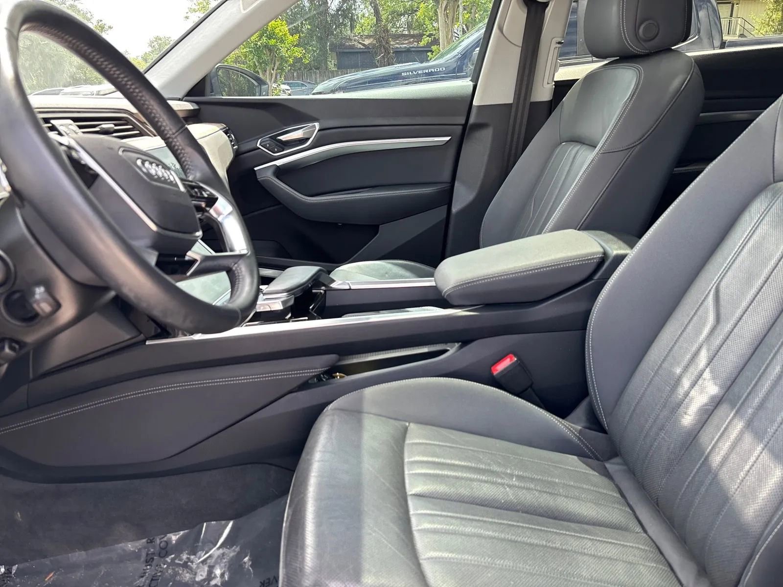 Used 2019 Audi e-tron Premium Plus image 10