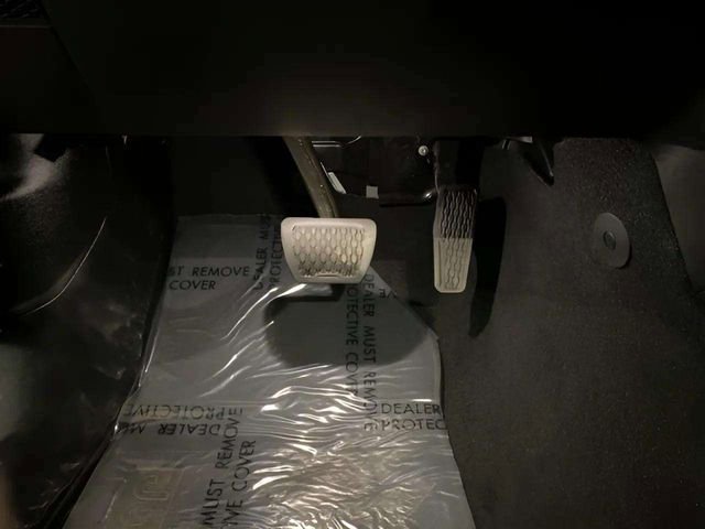 Used 2025 Jeep Wrangler Unlimited Sahara w/ Safety Group image 27