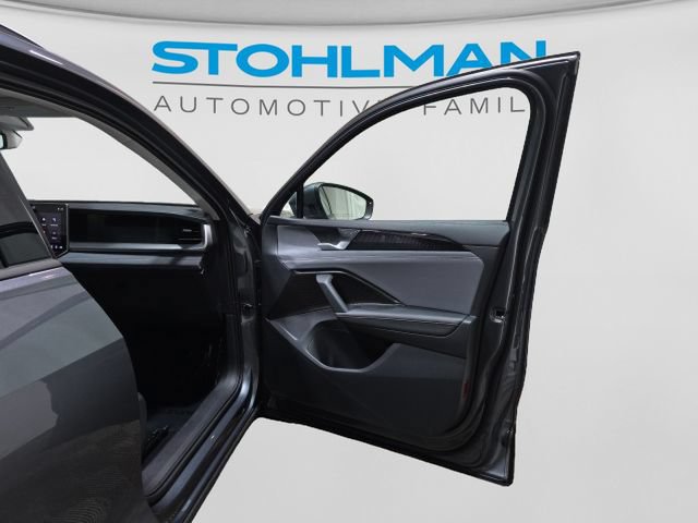 Certified 2025 Volkswagen Tiguan SE AWD/4WD image 32