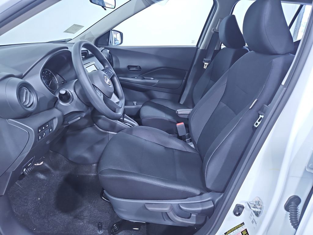 New 2025 Nissan Kicks Play S image 9