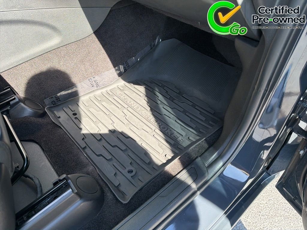 Used 2018 Jeep Grand Cherokee Altitude RWD image 33