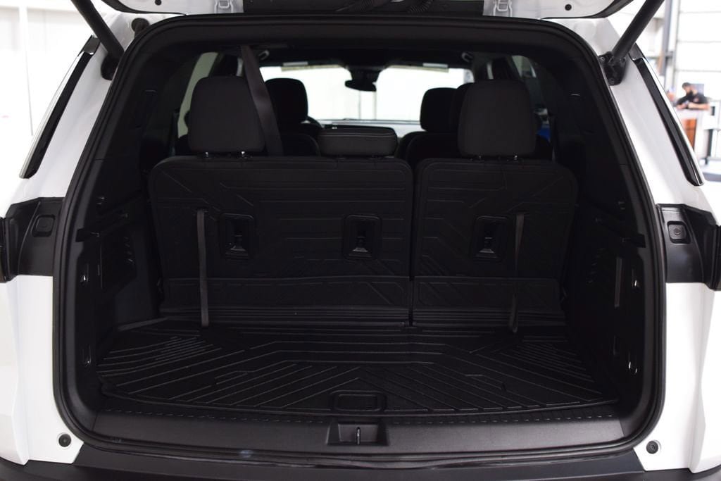 Used 2024 Chevrolet Traverse LT w/ Midnight/Sport Edition AWD/4WD image 24