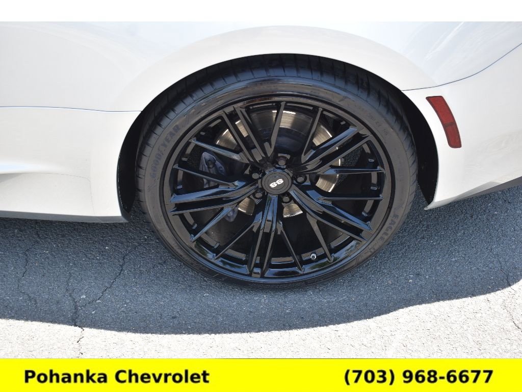 Used 2018 Chevrolet Camaro SS RWD image 31