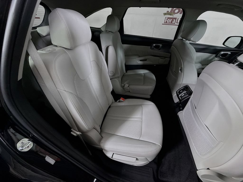 Certified 2023 Kia Sorento SX Prestige w/ Panoramic Sunroof Package AWD/4WD image 34