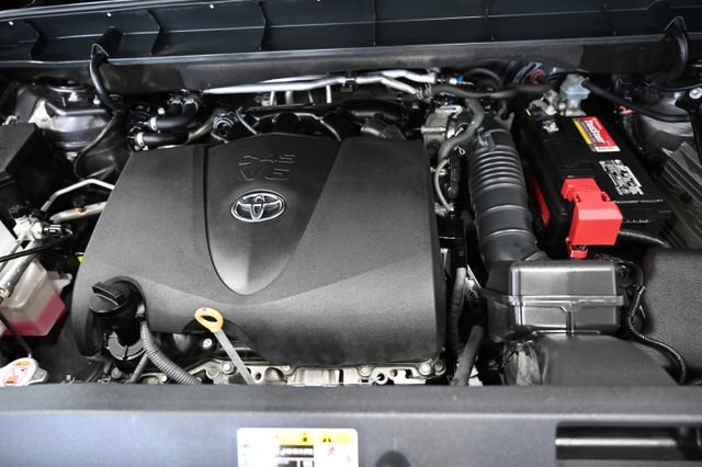 Used 2021 Toyota Highlander XLE AWD/4WD image 36