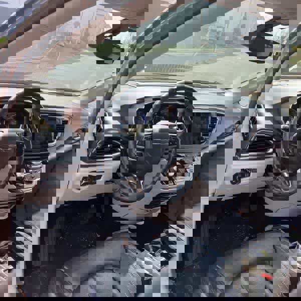 Used 2017 Chrysler Pacifica Touring-L Plus image 18