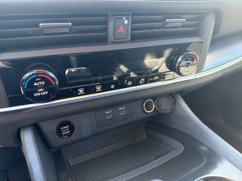 Used 2024 Nissan Rogue SV image 38