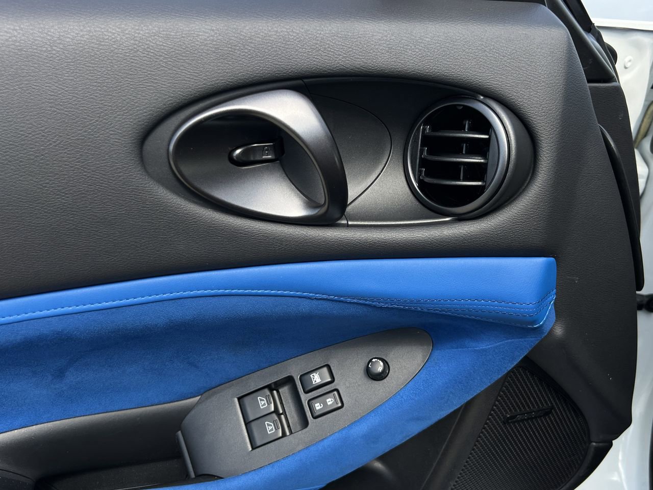 Certified 2024 Nissan Z Performance w/ Floor Mat Package image 25