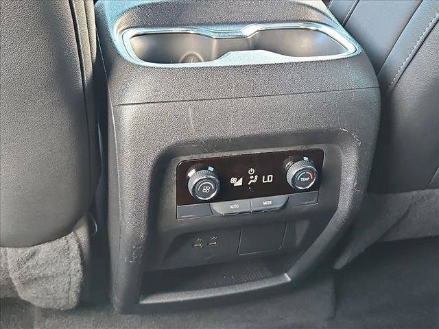 Used 2025 Chevrolet Traverse LT FWD image 16