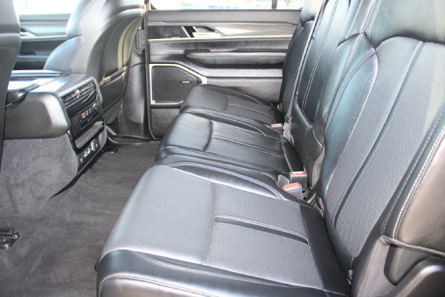 Used 2024 Jeep Wagoneer L Series II AWD/4WD image 46