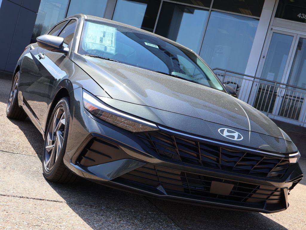 New 2026 Hyundai Elantra Limited image 7