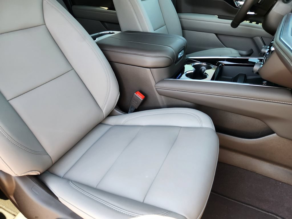 New 2026 Chevrolet Suburban LT w/ Comfort Package AWD/4WD image 15