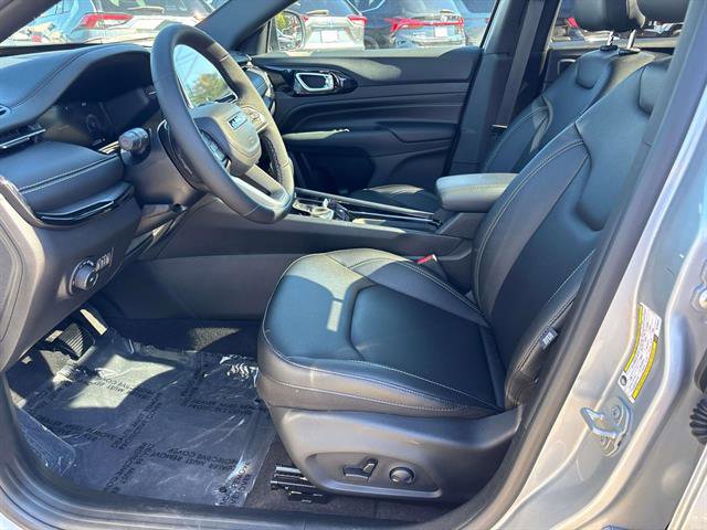 Certified 2024 Jeep Compass Limited w/ High Altitude Package image 9