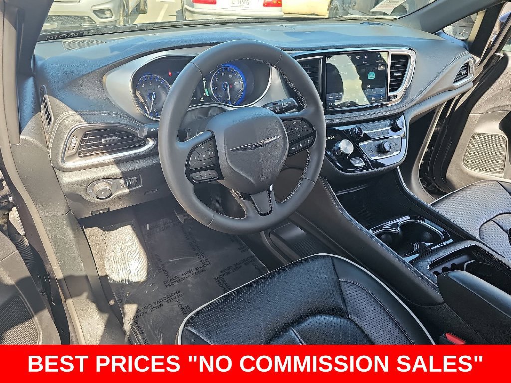 Used 2026 Chrysler Pacifica Limited w/ S Appearance Package FWD image 17