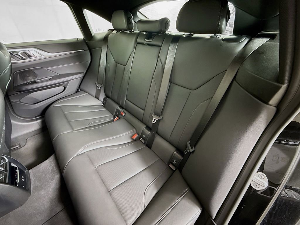 Used 2025 BMW i4 xDrive40i image 31