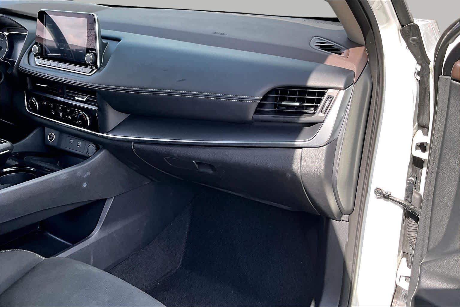 Used 2023 Nissan Rogue S FWD image 16
