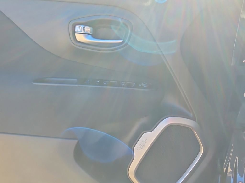 Used 2021 Jeep Renegade Latitude image 14