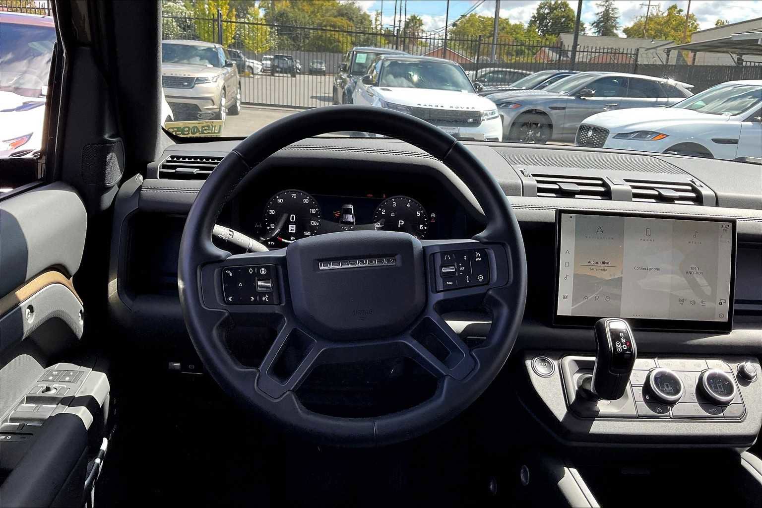 Used 2025 Land Rover Defender 110 X-Dynamic SE image 8