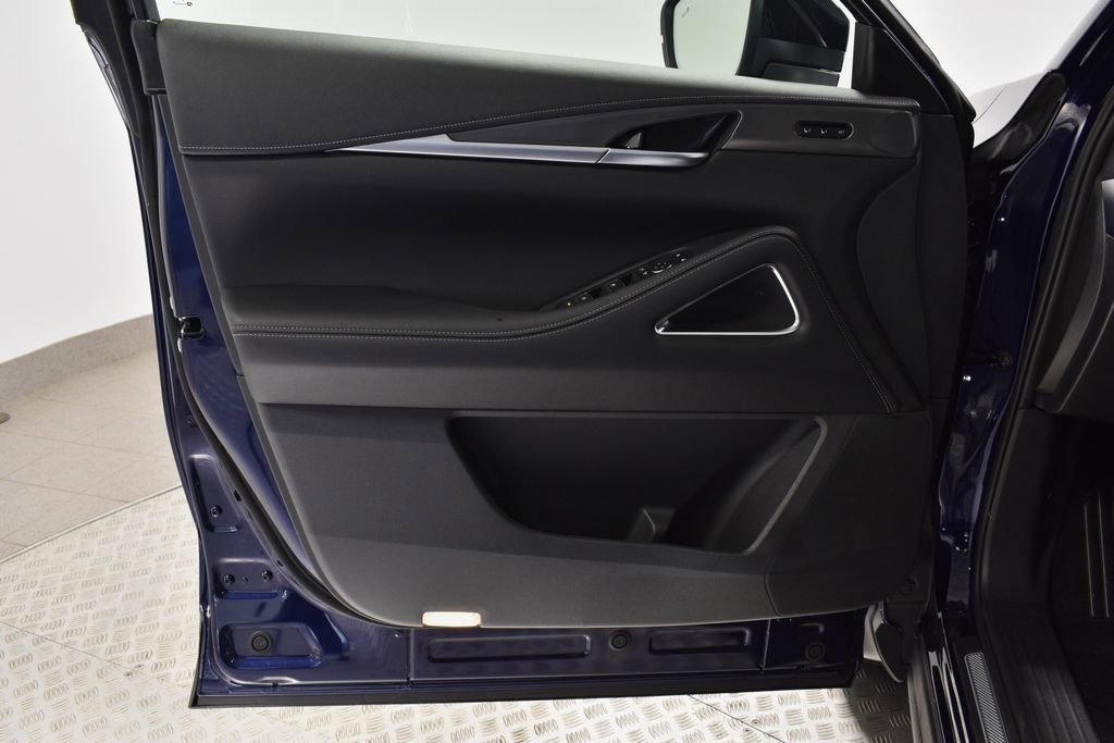 New 2026 INFINITI QX60 Luxe w/ Family Package image 9