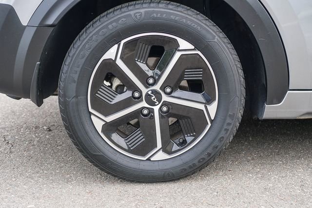 Used 2023 Kia Niro EX image 9