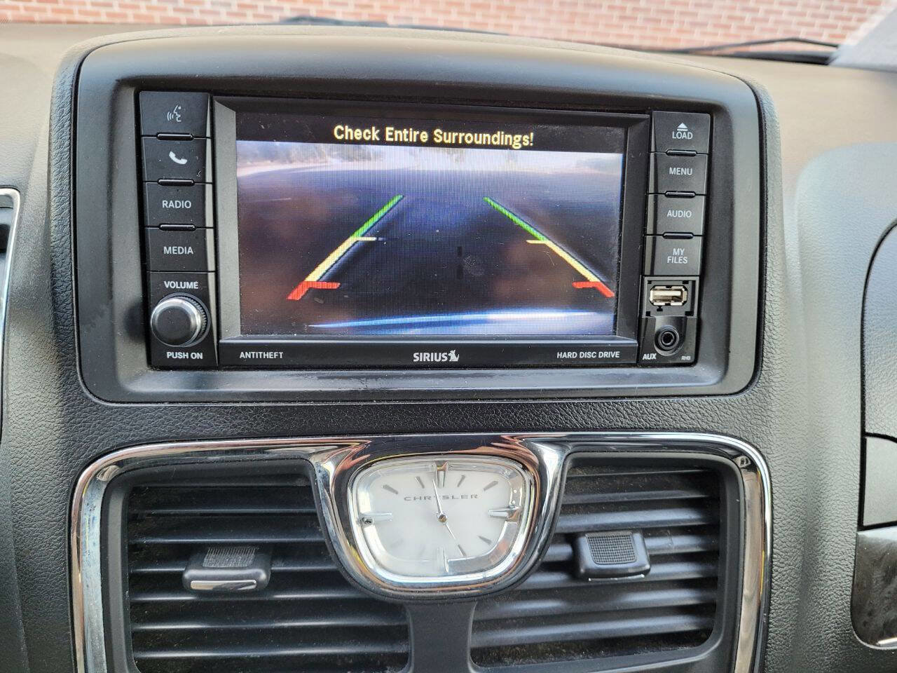 Used 2014 Chrysler Town & Country Touring-L w/ Driver Convenience Group image 12