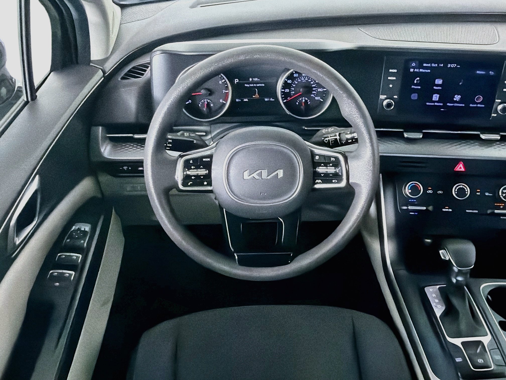 Used 2022 Kia Carnival LX FWD image 18