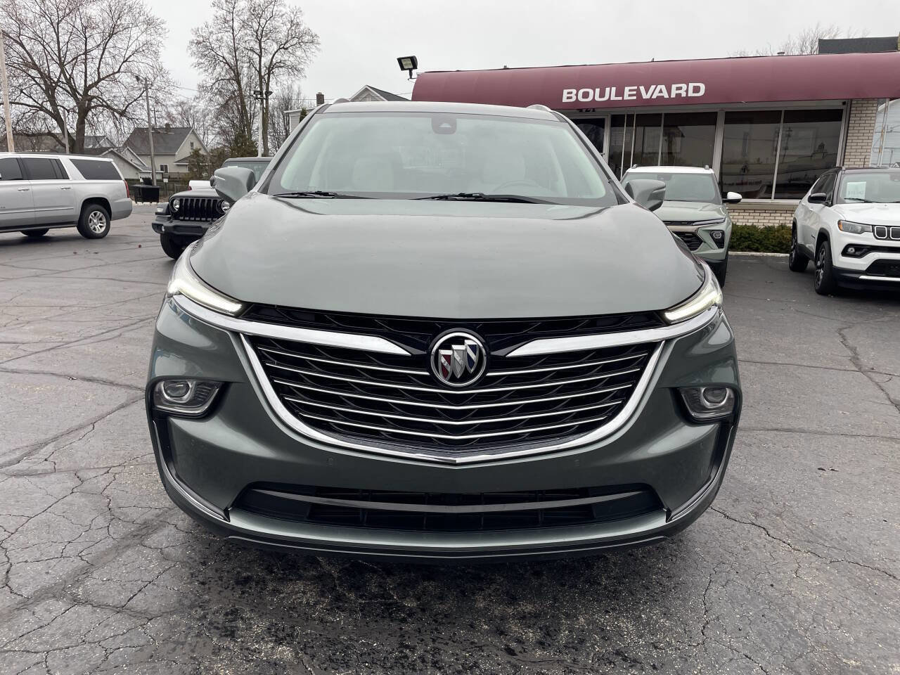 Used 2024 Buick Enclave Essence image 10