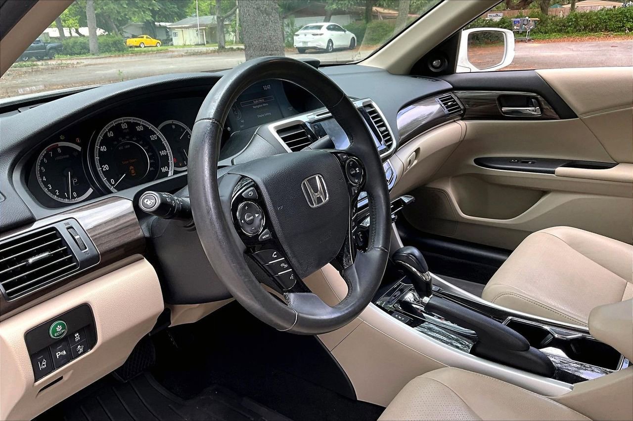 Used 2016 Honda Accord Touring image 13