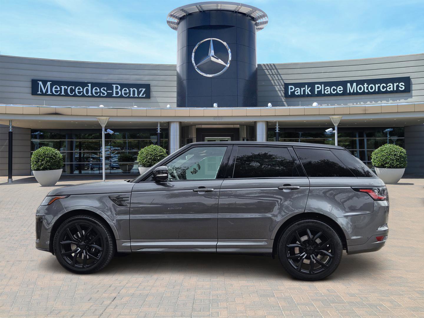 Used 2018 Land Rover Range Rover Sport SVR image 3