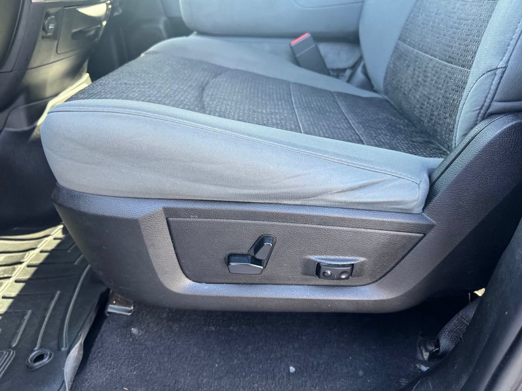 Used 2019 RAM 1500 Classic SLT w/ Luxury Group AWD/4WD image 6