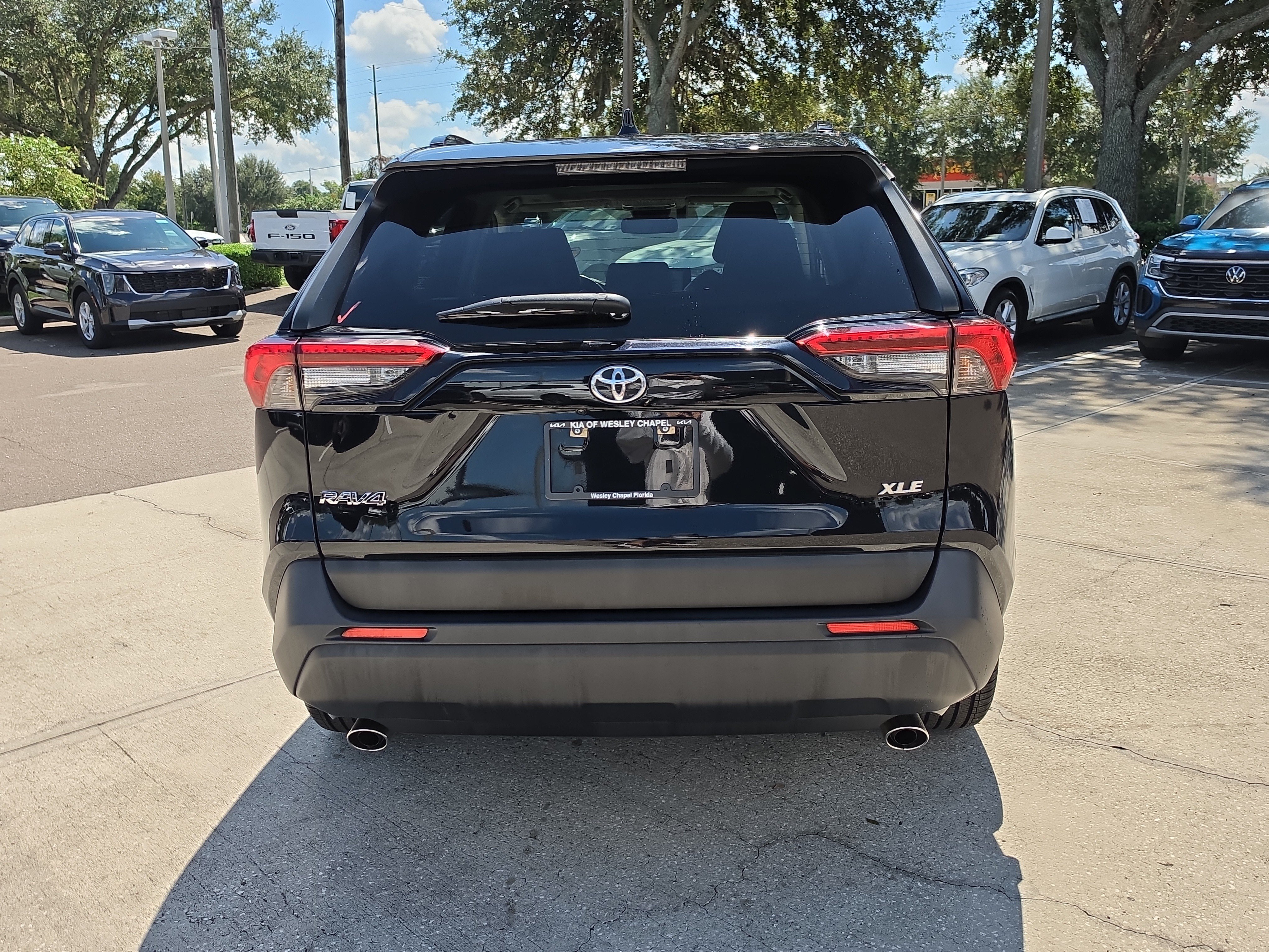 Used 2023 Toyota RAV4 XLE Premium FWD image 7