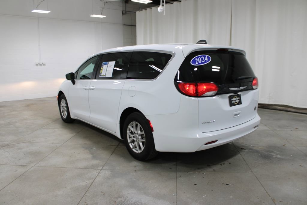 Used 2024 Chrysler Voyager LX FWD image 7