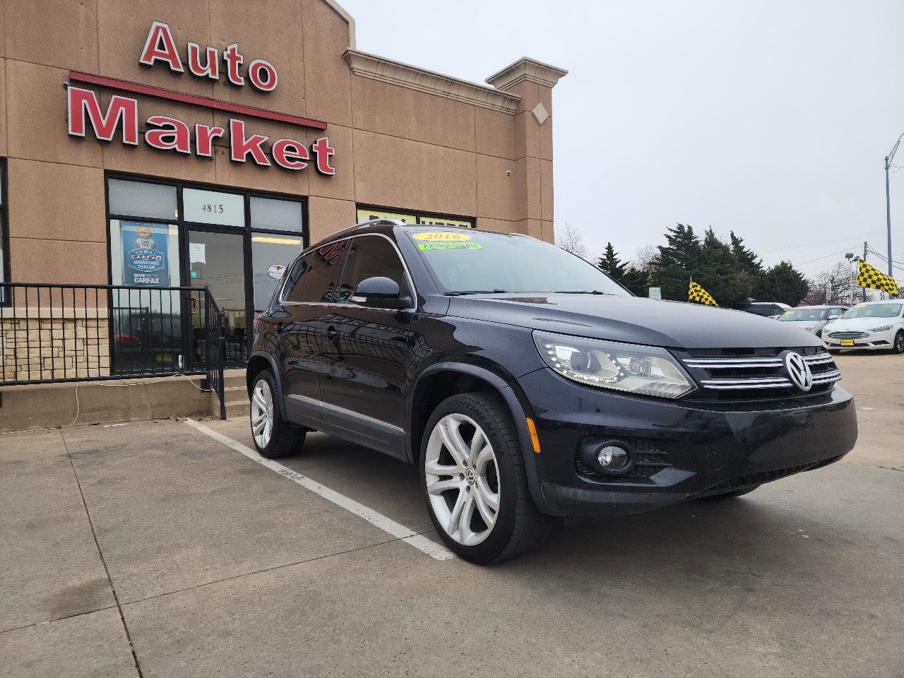 Used 2016 Volkswagen Tiguan SEL FWD image 3