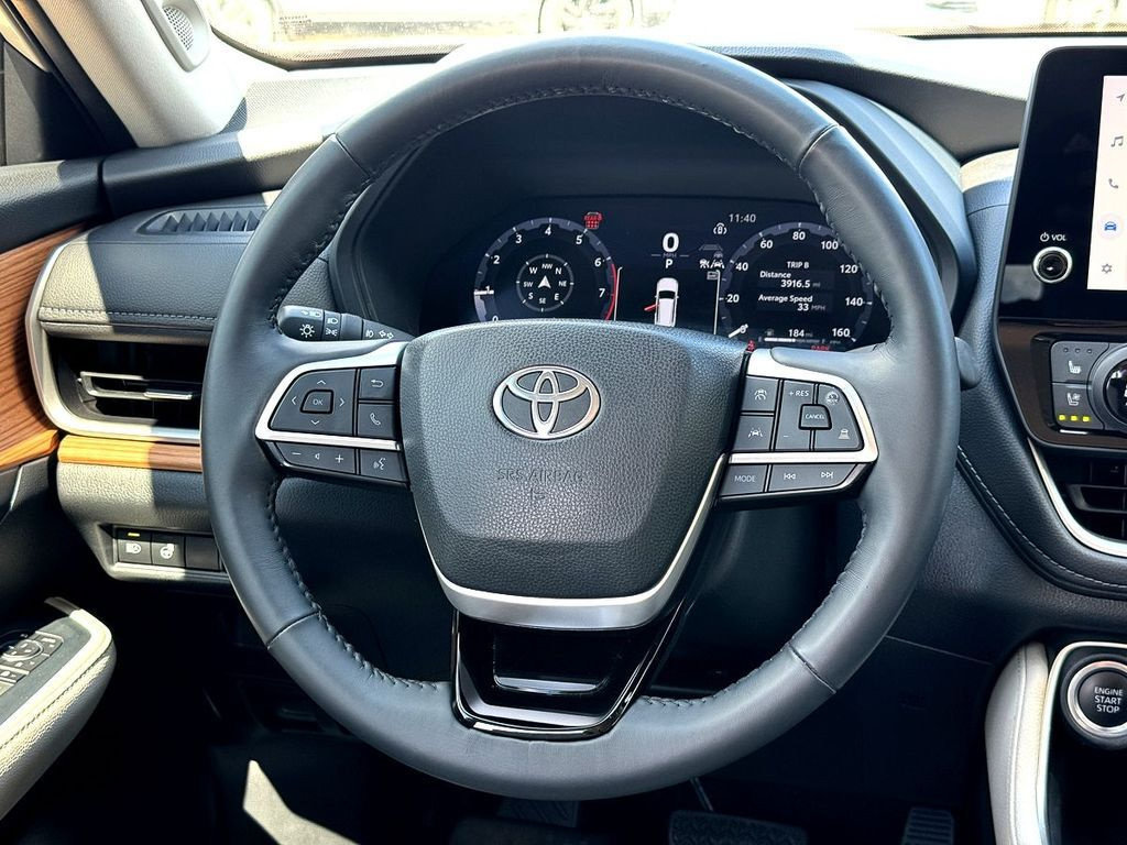 Used 2024 Toyota Grand Highlander FWD image 31