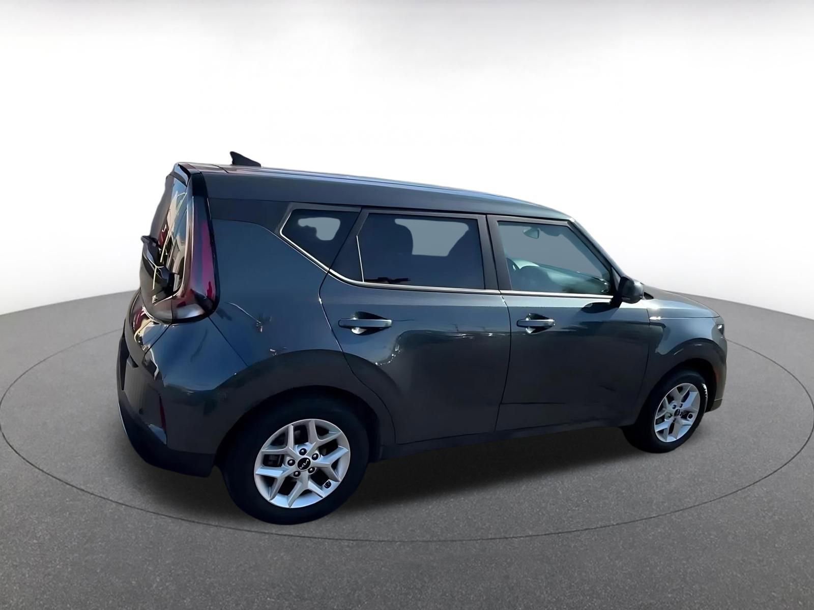 Used 2025 Kia Soul LX w/ LX Technology Package FWD image 14