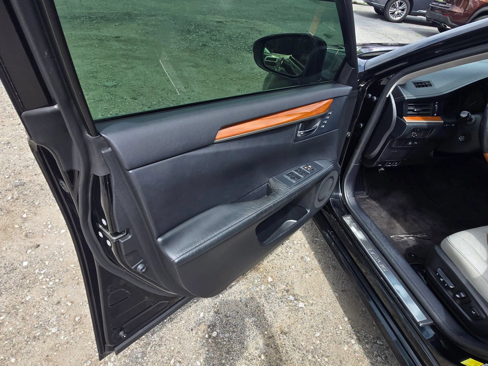 Used 2014 Lexus ES 300h w/ Luxury Package w/Bamboo Trim FWD image 8