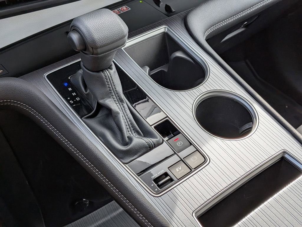 Used 2025 Toyota Sienna LE w/ LE Plus Package image 16