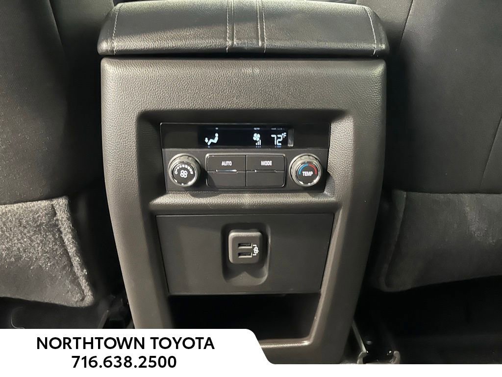 Used 2023 Chevrolet Traverse LT image 17