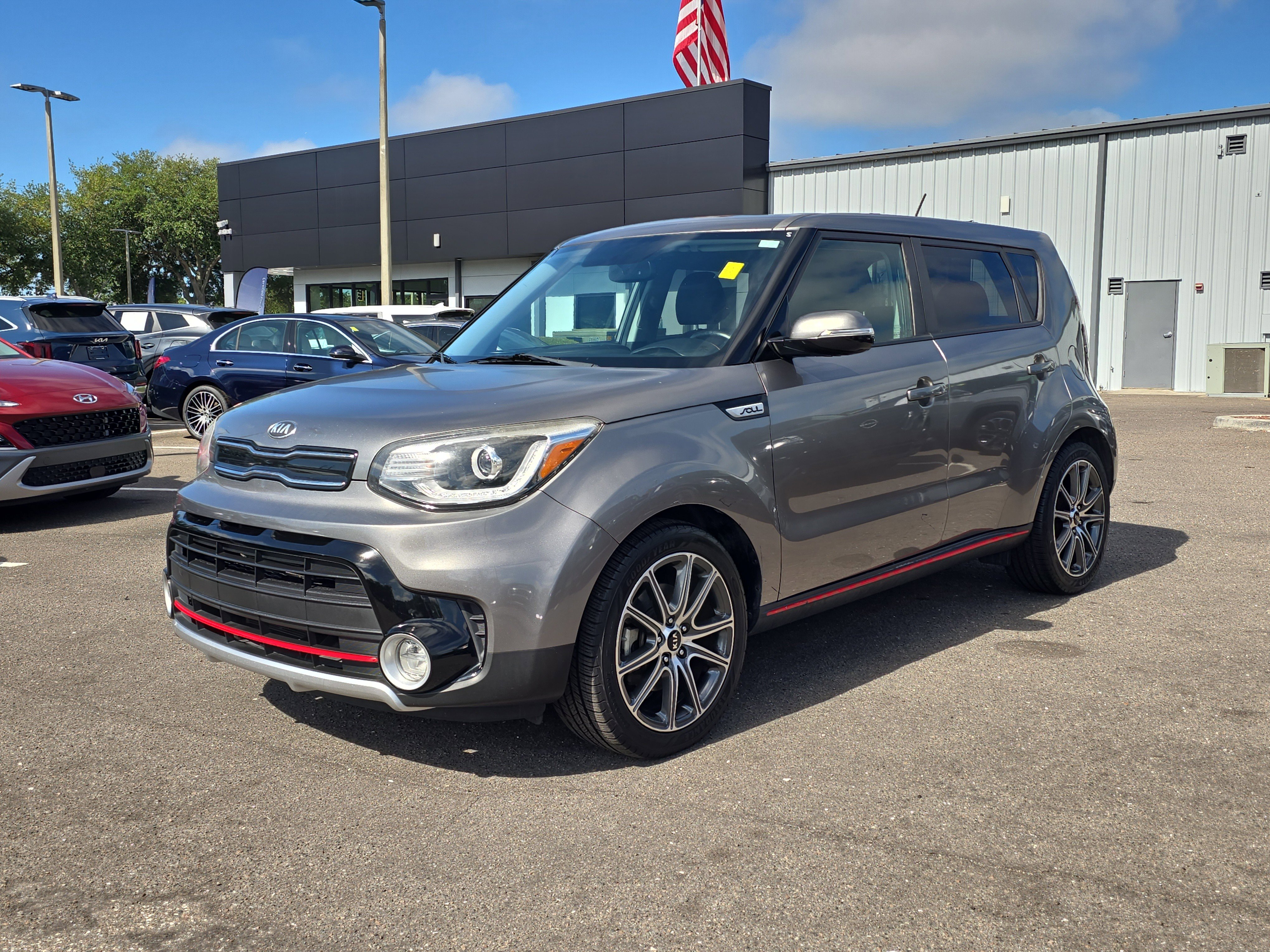 Certified 2018 Kia Soul ! w/ Tech Package FWD image 4