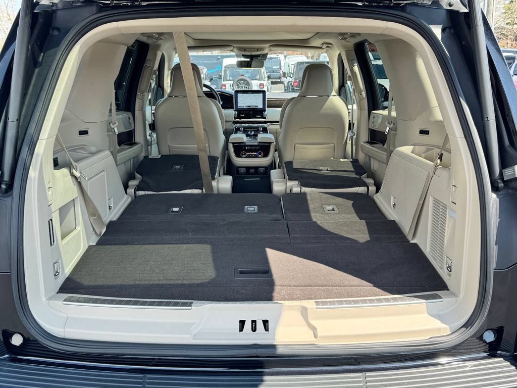 Used 2021 Lincoln Navigator Reserve w/ Luxury Package AWD/4WD image 20