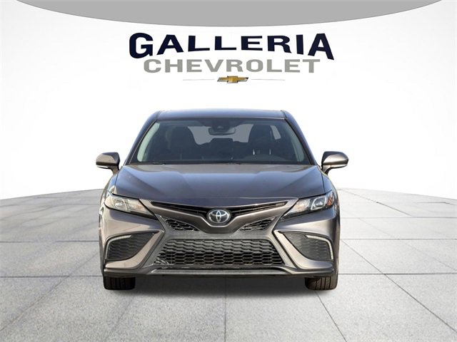 Used 2022 Toyota Camry SE image 3