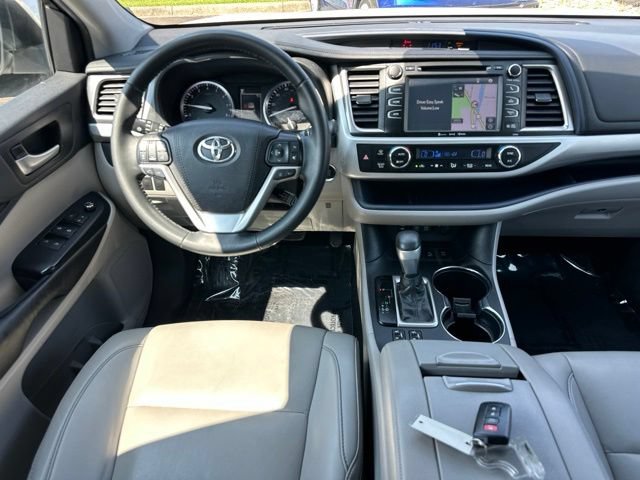 Used 2019 Toyota Highlander XLE AWD/4WD image 33
