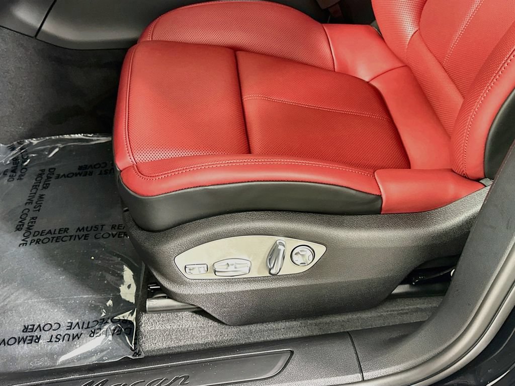 Certified 2026 Porsche Macan AWD/4WD image 21