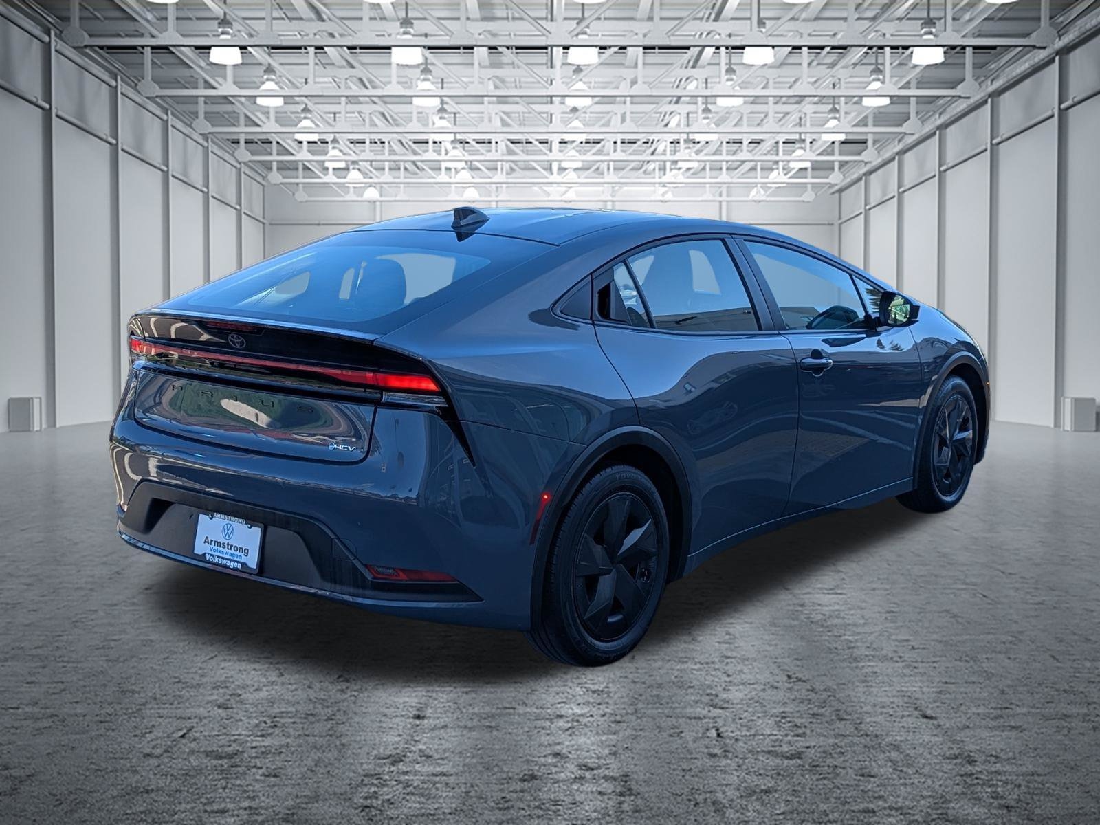 Used 2025 Toyota Prius LE FWD image 5