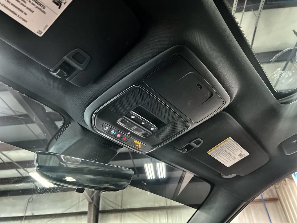 Used 2025 Chevrolet Equinox RS w/ Safety and Technology Package AWD/4WD image 33