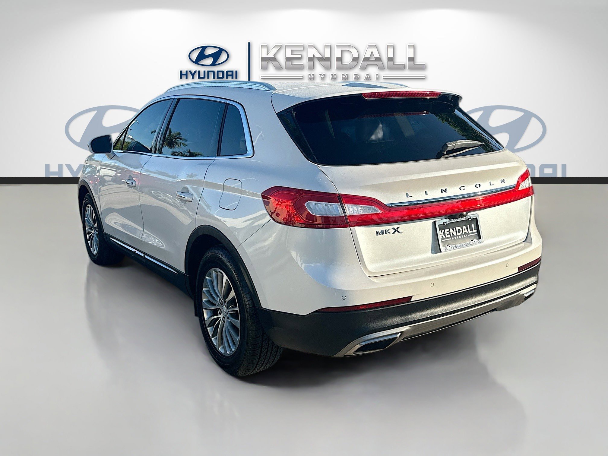 Used 2016 Lincoln MKX Select w/ Select Plus Package image 4